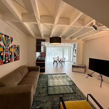 Loft Industriel En Duplex - The Urban Garage