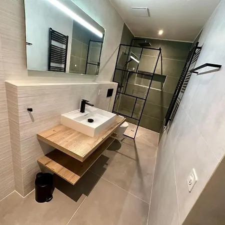 Loft Industriel En Duplex - The Urban Garage Daire *