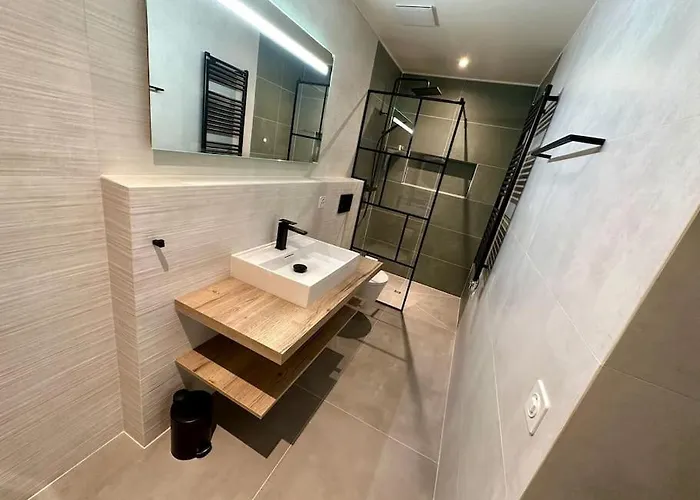 Loft Industriel En Duplex - The Urban Garage Apartment *